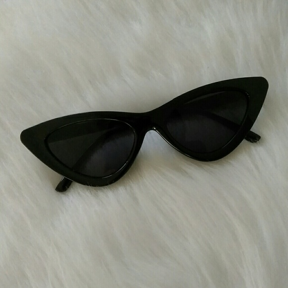 ✨NEW Retro Small Black Cat Eye Sunglasses✨ - Picture 7 of 7